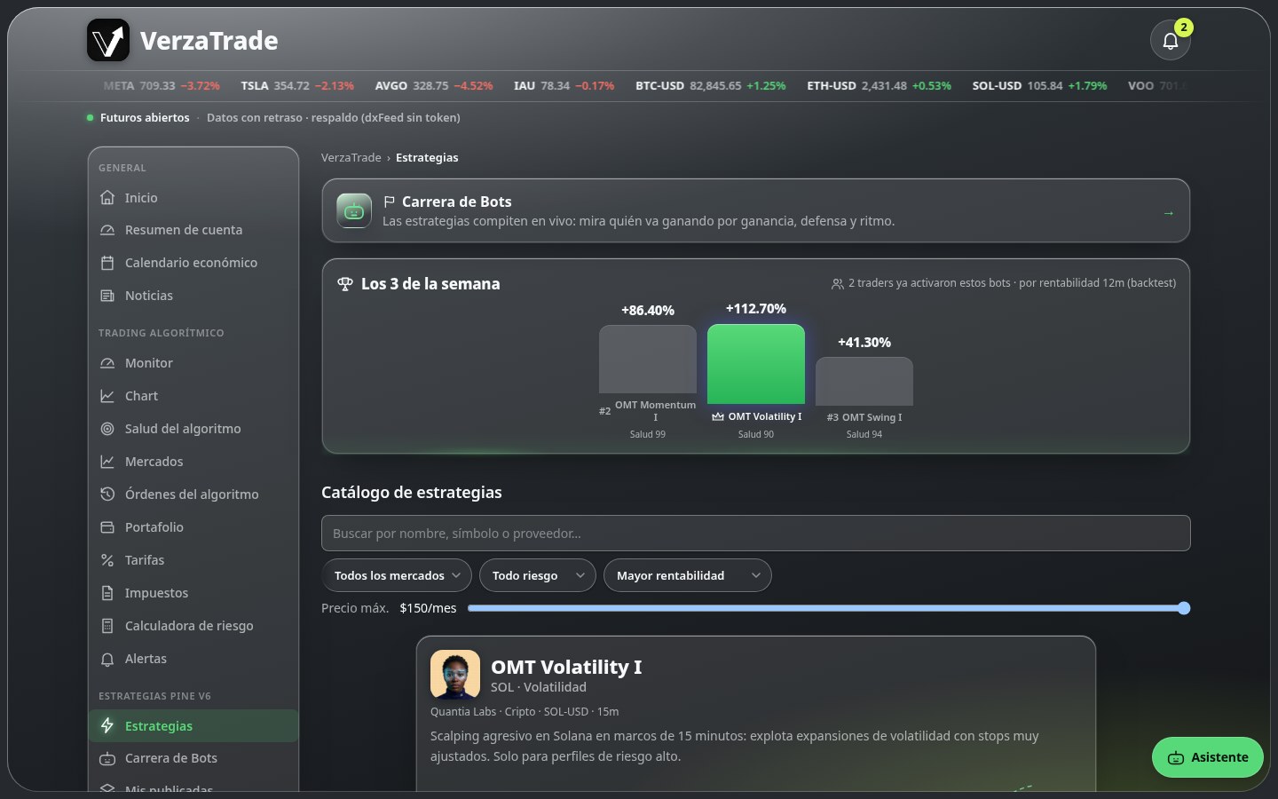 Pantalla real del catálogo de estrategias de la app de VerzaTrade: Carrera de Bots con los tres primeros de la semana y el catálogo filtrable por mercado y riesgo